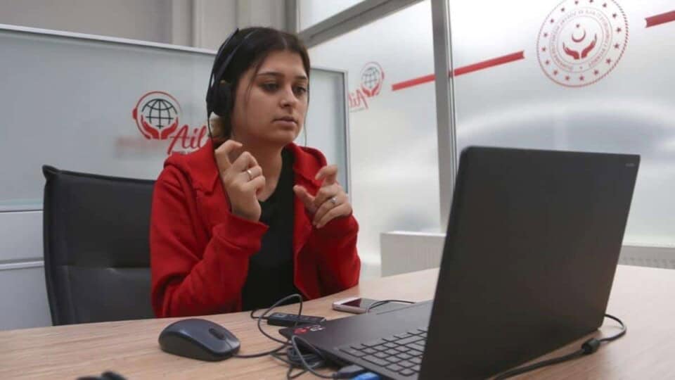 AİLEM İşitme Engelliler Engelsiz İletişim Merkezi 268 bin 719 çağrıya destek verdi