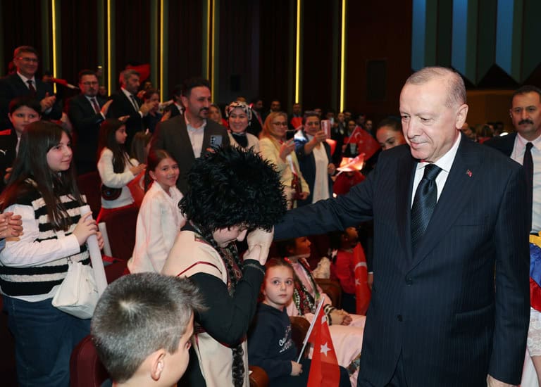 Cumhurbaşkanı Erdoğan: 23 Nisan’da Barış ve Kardeşlik Çağrısı, Bölgedeki Çocukların Acılarını Paylaşıyoruz