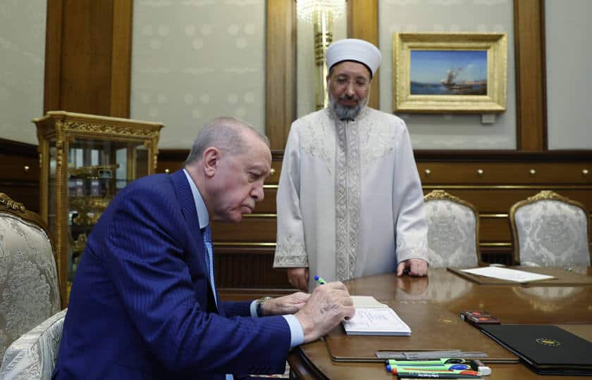 Cumhurbaşkanı Erdoğan, kurban bağışını Türkiye Diyanet Vakfı'na yaptı