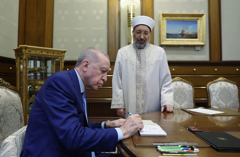 Cumhurbaşkanı Erdoğan, kurban bağışını Türkiye Diyanet Vakfı'na yaptı