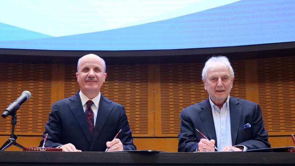 YÖK ve EBSO İzmir’de Üniversite-Sanayi İş Birliği Protokolü İmzaladı